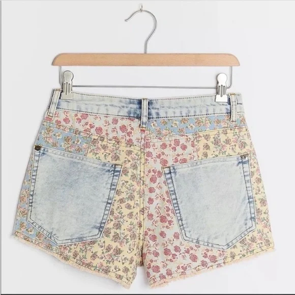 Farm Rio Ultra High Rise Floral Patchwork Denim Shorts Blue Pink Yellow 25 NWT - Picture 5 of 7